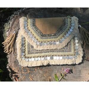 NEW RANEE’S metallic embroidery coin clutch in silver